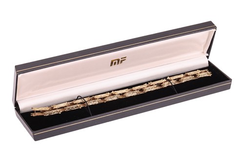 Lot A Brutalist link bracelet in 9ct yellow gold,...