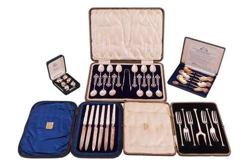 Lot 83 - A mixed collection of silver and silver plate...