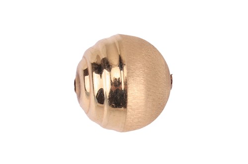 Lot A textured bead necklace, featuring graduated...