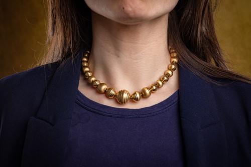 Lot A textured bead necklace, featuring graduated...