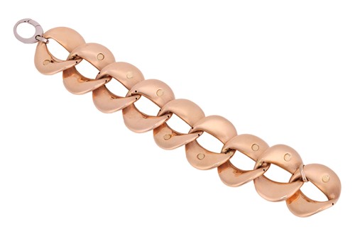 Lot A wide curb link bracelet, comprising a series...