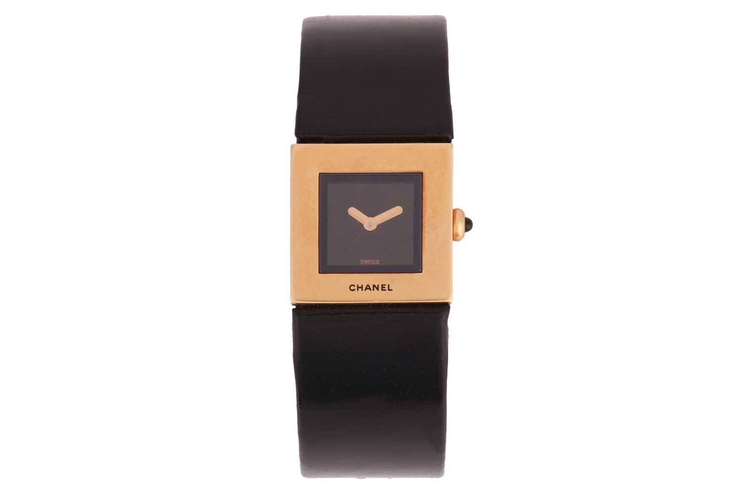 Lot Chanel – A Matelassé Wristwatch Serial:...