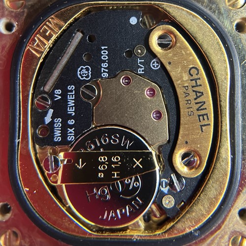 Lot Chanel – A Matelassé Wristwatch Serial:...