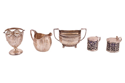 Lot 91 - A group of five small silver items; to include...