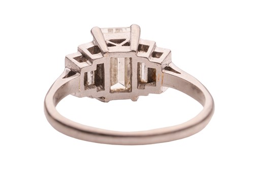 Lot 28 - An Art Deco diamond dress ring, with an...