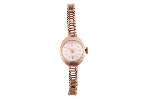 Lot 196 - A 9ct Dress Watch Reference: 25625 Bezel:...
