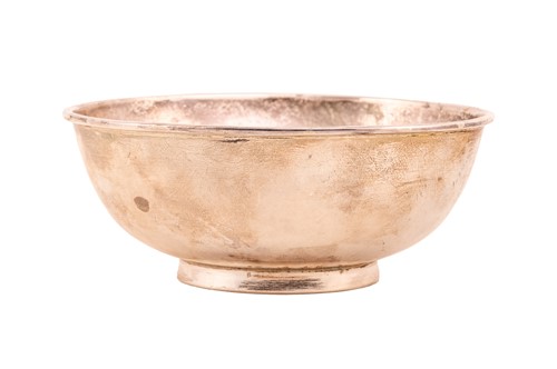 Lot 357 - An Irish silver bowl, by William Egan & Sons,...