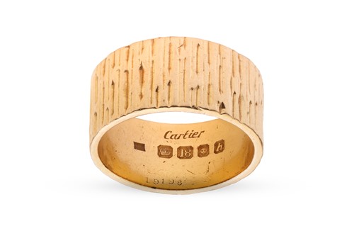 Lot Cartier - a textured ring band in 18ct yellow...