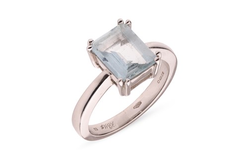 Lot 159 - An aquamarine ring in 18ct white gold, the...