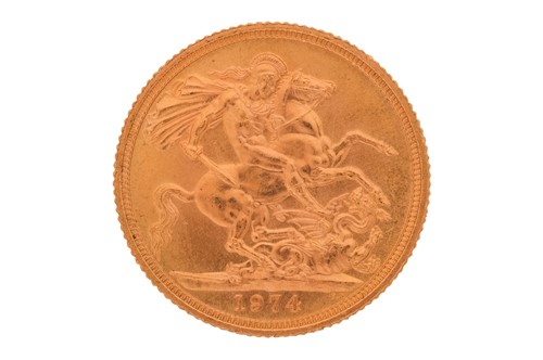 Lot 60 - A Queen Elizabeth II 1974 Sovereign.