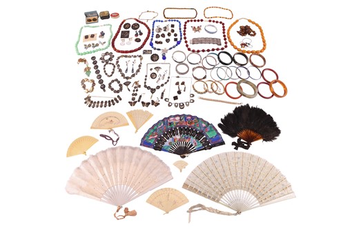 Lot 44 - A group of costume jewellery and other items;...