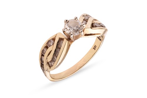 Lot 147 - A diamond ring, the central brilliant-cut...