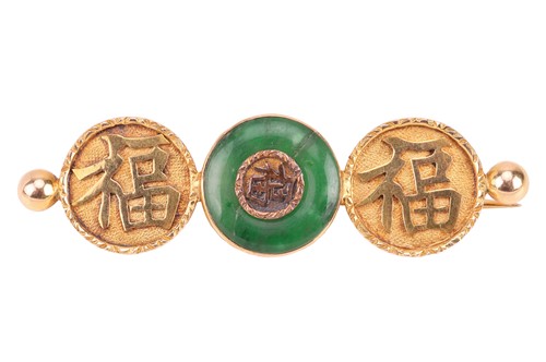 Lot 198 - A Chinese bar brooch set with a jadeite disc,...