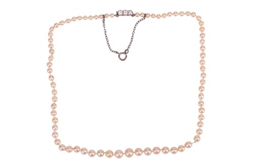 Lot 61 - A pearl necklace (untested), the graduated...