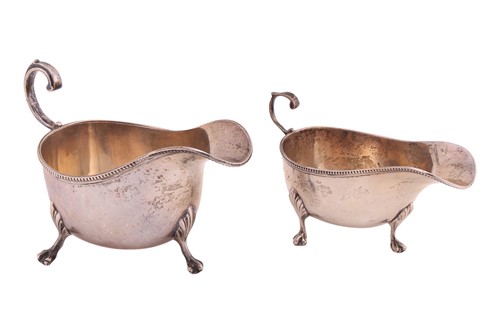 Lot 158 - A silver sauce boat, with beaded border,...