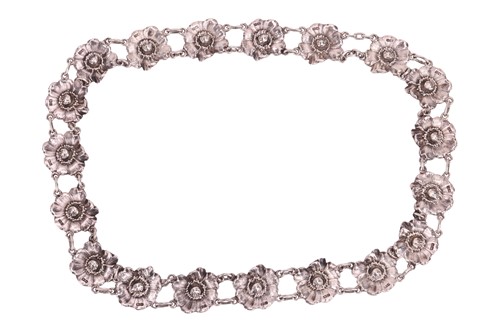 Lot 245 - An Arts and Crafts flowerhead closed necklace,...