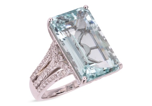 Lot 165 - A large aquamarine cocktail ring in 18ct white...