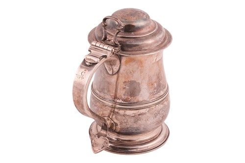 Lot 337 - A George III lidded tankard, baluster form...