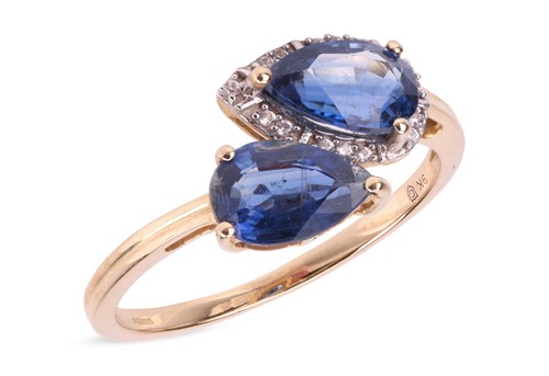 Lot 29 - A kyanite crossover ring, each confronting...