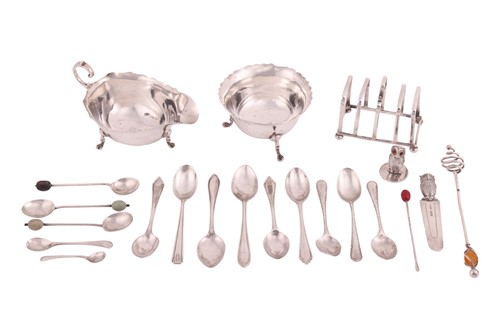 Lot 150 - A small group of silver items including a...