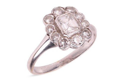 Lot 139 - A diamond cluster ring, with an estimated...