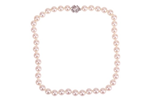 Lot 243 - Tiffany & Co - A freshwater single-strand...