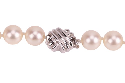 Lot 243 - Tiffany & Co - A freshwater single-strand...