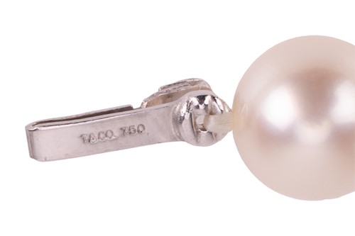 Lot 243 - Tiffany & Co - A freshwater single-strand...