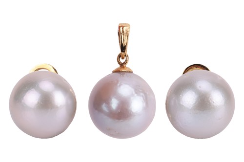 Lot 286 - A pair of cultured South Sea pearl stud...