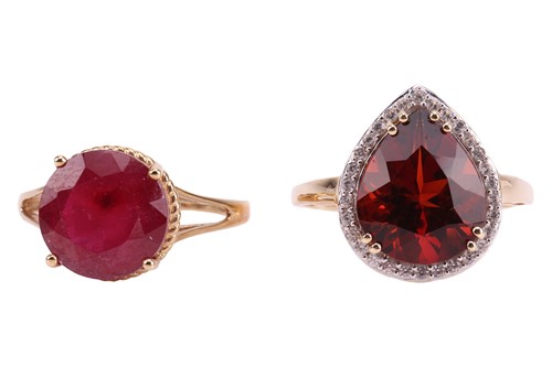 Lot 84 - Two rings comprising a fracture-filled ruby...