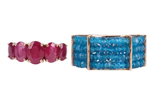 Lot 111 - Two gem-set rings, 1st) claw-set with five...