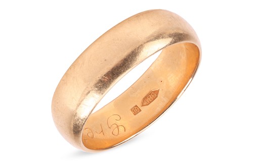 Lot 172 - A court-style band ring, 6.9mm in diameter,...
