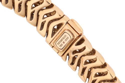 Lot 259 - Tiffany & Co. - a ‘Vannerie’ necklace in 18ct...