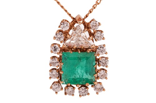 Lot 173 - An emerald and diamond cluster pendant on...