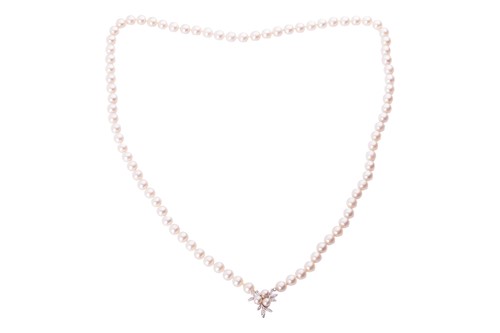 Lot 253 - A cultured pearl necklace, featuring a...