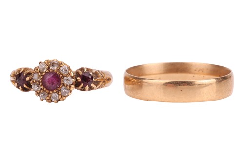 Lot 49 - An Edwardian ruby and diamond cluster ring and...
