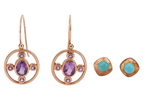 Lot 71 - A small group of jewellery items, comprising a...