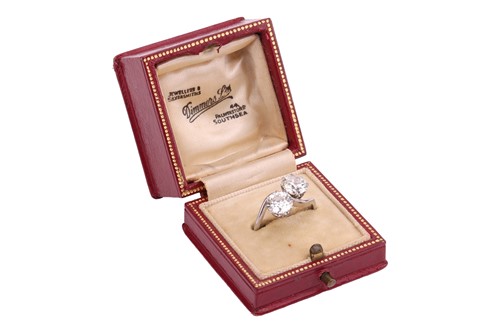 Lot 85 - An early 20th Century toi et moi ring, set...