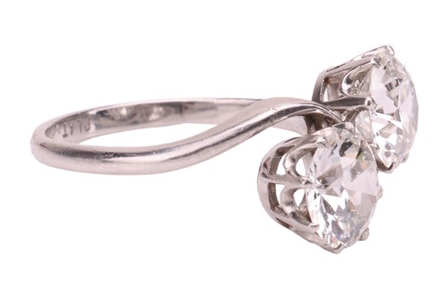 Lot 85 - An early 20th Century toi et moi ring, set...