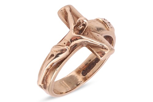 Lot 73 - A 9ct gold crucifix ring, ring size L, 3.8 grams