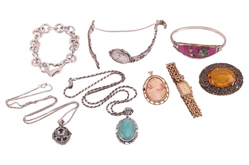 Lot 178 - A collection of jewellery items including a...