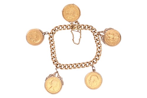 Lot A sovereign bracelet, featuring a 1903 Edward...