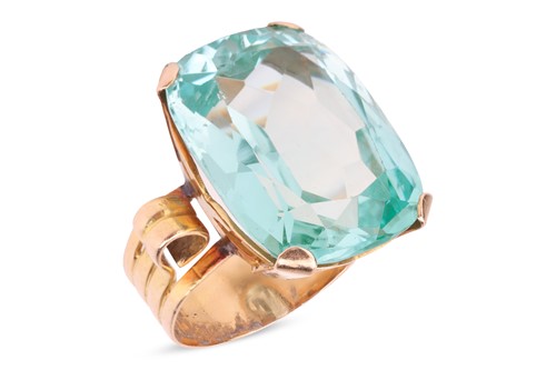 Lot 124 - A large synthetic spinel dress ring,...