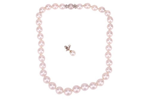 Lot A single-strand South Sea cultured pearl and...