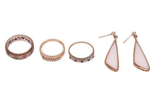 Lot 184 - A group of 9ct gold jewellery, to include a...