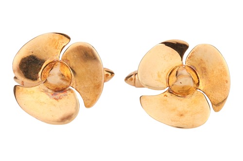Lot 150 - A pair of cufflinks of propeller form, each...