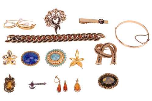 Lot 195 - A group of costume jewellery, to include...