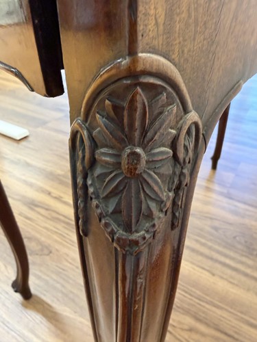 Lot 91 - A good pair of George III mahogany Hepplewhite...