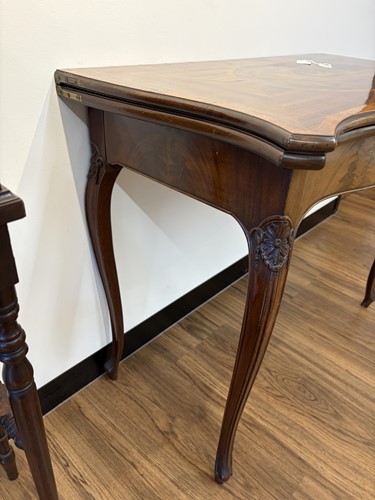 Lot 91 - A good pair of George III mahogany Hepplewhite...