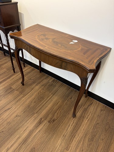 Lot 91 - A good pair of George III mahogany Hepplewhite...